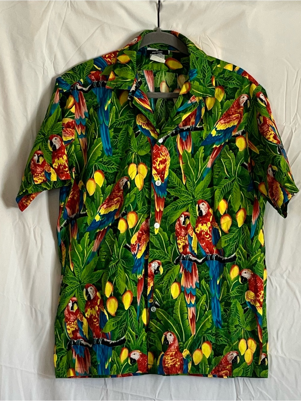 Hilo Hattie’s Men's Tropical Parrot Print Short-Sleeve Hawaiian Shirt - med